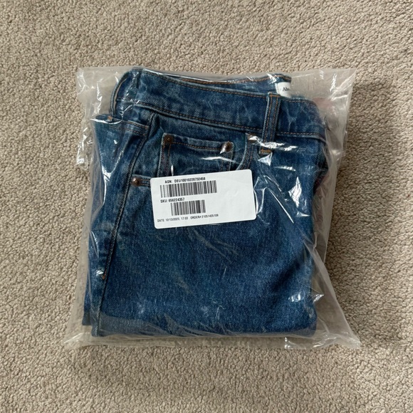 NWT Abercrombie & Fitch “The Straight” Mid Rise Jeans, Size 26 (2R) - Picture 7 of 7